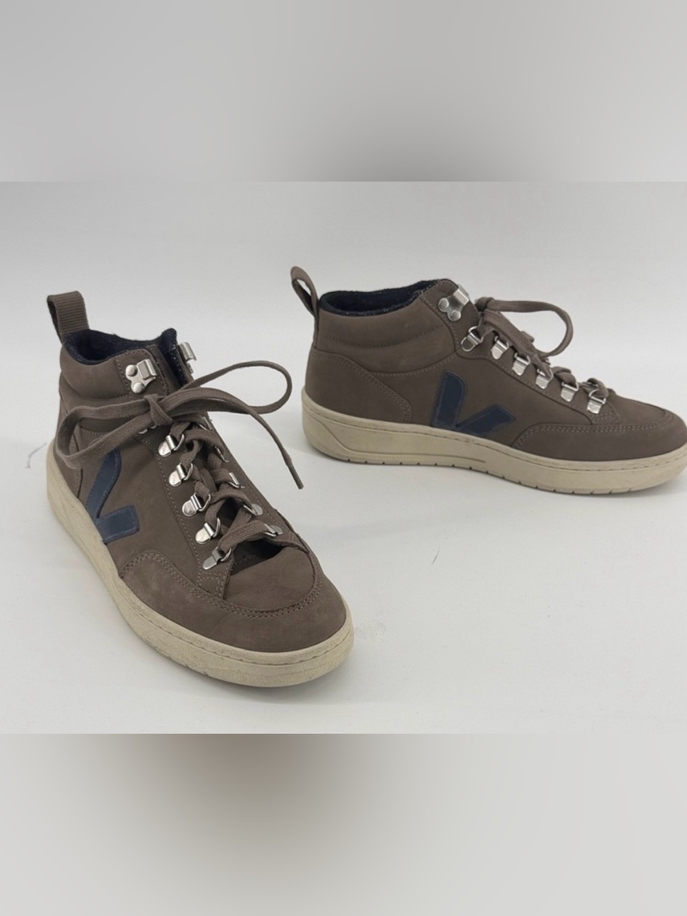 Veja Roraima Women’s Sneakers in Nubuck Moonrock Nautico 9 S62